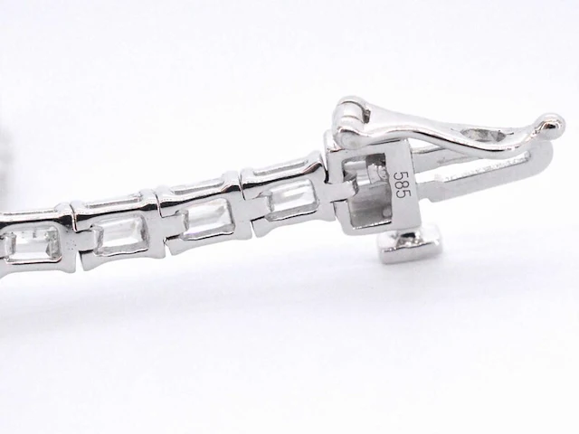 Witgouden tennisarmband met baguette geslepen diamanten 2.40 carat - afbeelding 6 van  8