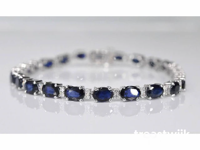 Witgouden tennisarmband met diamanten en saffier - afbeelding 1 van  5