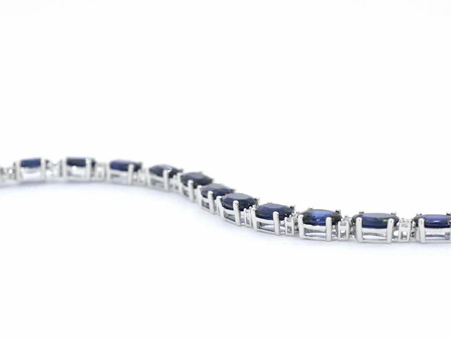 Witgouden tennisarmband met diamanten en saffier - afbeelding 5 van  9