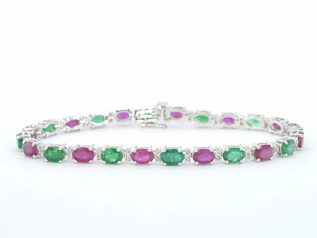 Witgouden tennisarmband met diamanten en smaragd en robijn - afbeelding 1 van  8
