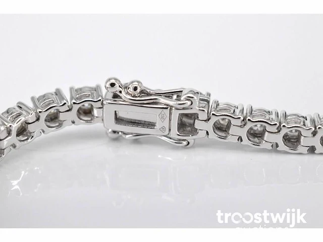 Witgouden tennisarmband met diamanten - afbeelding 6 van  6