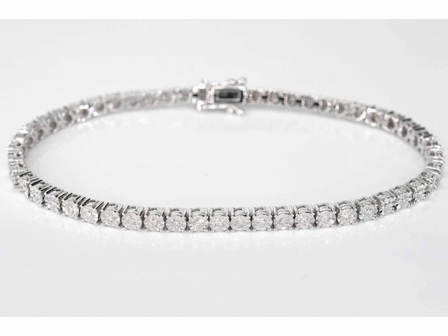 Witgouden tennisarmband met diamanten - afbeelding 1 van  8