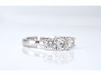 Witgouden trinity ring met briljant geslepen diamanten - afbeelding 3 van  7