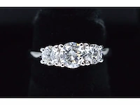 Witgouden trinity ring met briljant geslepen diamanten - afbeelding 6 van  7