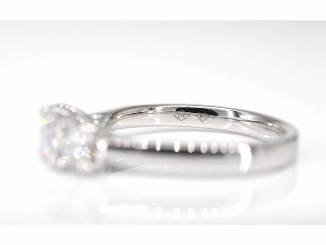 Witgouden trinity ring met briljant geslepen diamanten - afbeelding 7 van  7