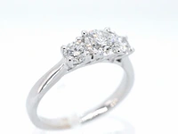 Witgouden trinity ring met briljant geslepen diamanten - afbeelding 4 van  11