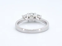 Witgouden trinity ring met briljant geslepen diamanten - afbeelding 7 van  11