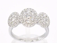 Witgouden trinity ring met diamanten in ovaal vorm - afbeelding 1 van  9