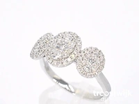 Witgouden trinity ring met diamanten in ovaal vorm - afbeelding 3 van  9