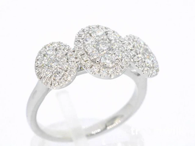 Witgouden trinity ring met diamanten in ovaal vorm - afbeelding 4 van  9