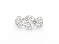 Witgouden trinity ring met diamanten in ovaal vorm - afbeelding 6 van  9