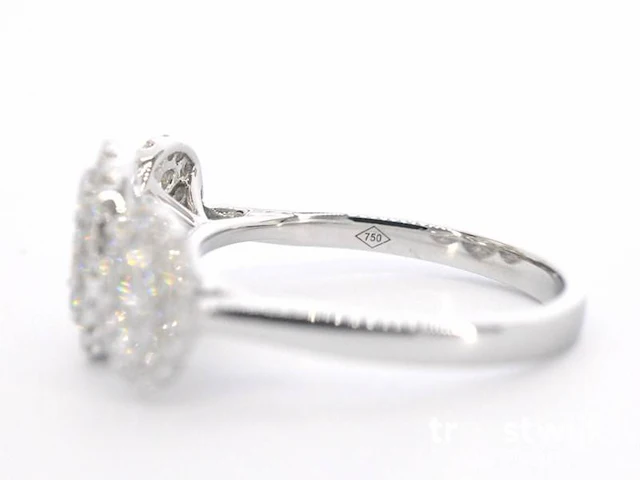 Witgouden trinity ring met diamanten in ovaal vorm - afbeelding 9 van  9