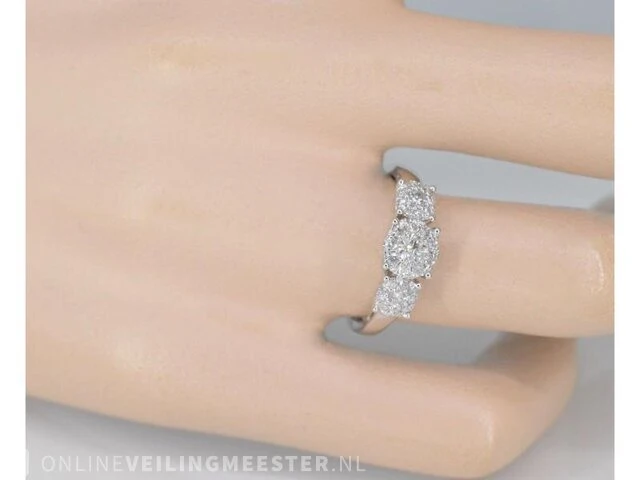 Witgouden trinity ring met diamanten - afbeelding 2 van  7