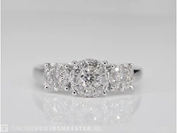 Witgouden trinity ring met diamanten - afbeelding 3 van  7