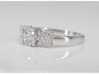 Witgouden trinity ring met diamanten - afbeelding 4 van  7