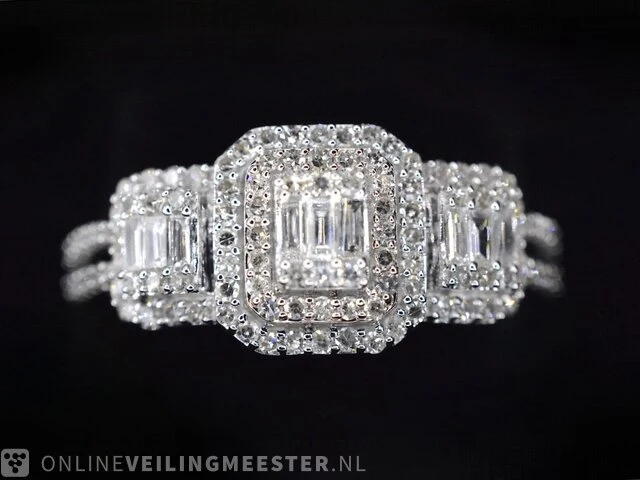 Witgouden trinity ring met diamanten - afbeelding 1 van  7