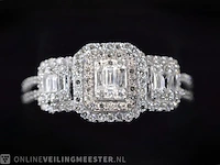 Witgouden trinity ring met diamanten - afbeelding 1 van  7