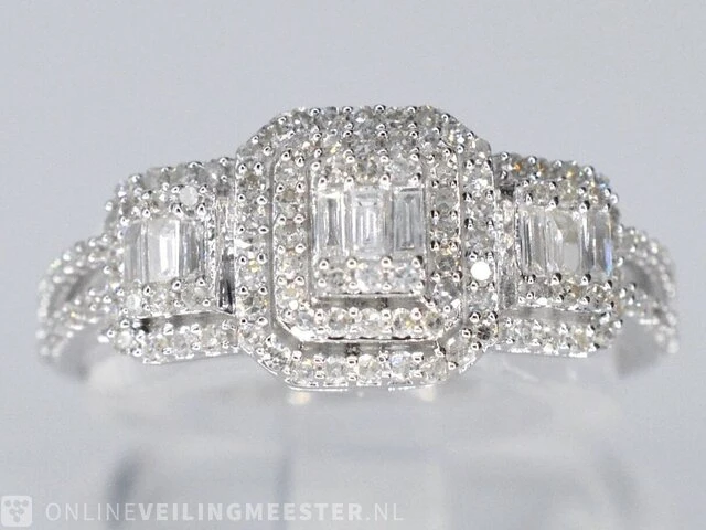 Witgouden trinity ring met diamanten - afbeelding 4 van  7