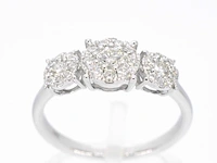 Witgouden trinity ring met diamanten - afbeelding 1 van  11