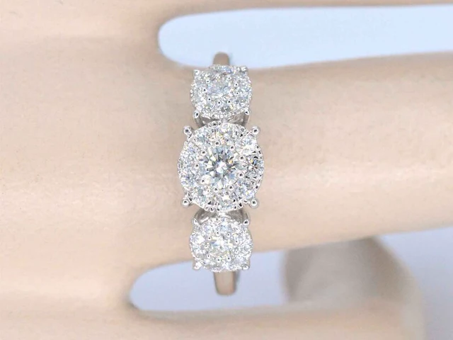 Witgouden trinity ring met diamanten - afbeelding 4 van  11