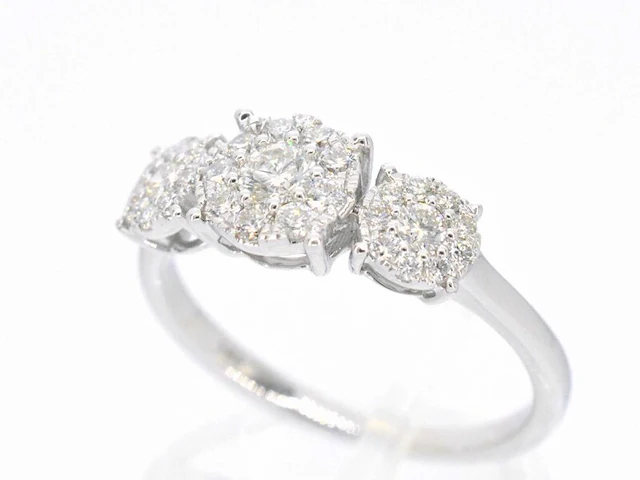 Witgouden trinity ring met diamanten - afbeelding 5 van  11