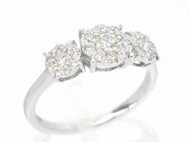 Witgouden trinity ring met diamanten - afbeelding 6 van  11