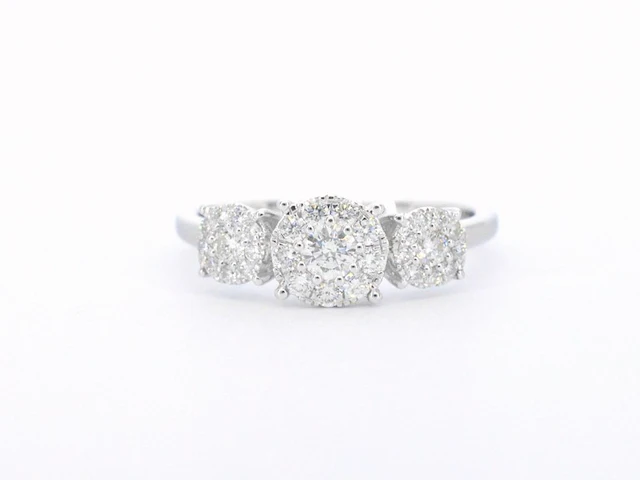 Witgouden trinity ring met diamanten - afbeelding 8 van  11