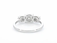 Witgouden trinity ring met diamanten - afbeelding 9 van  11