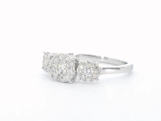 Witgouden trinity ring met diamanten - afbeelding 10 van  11