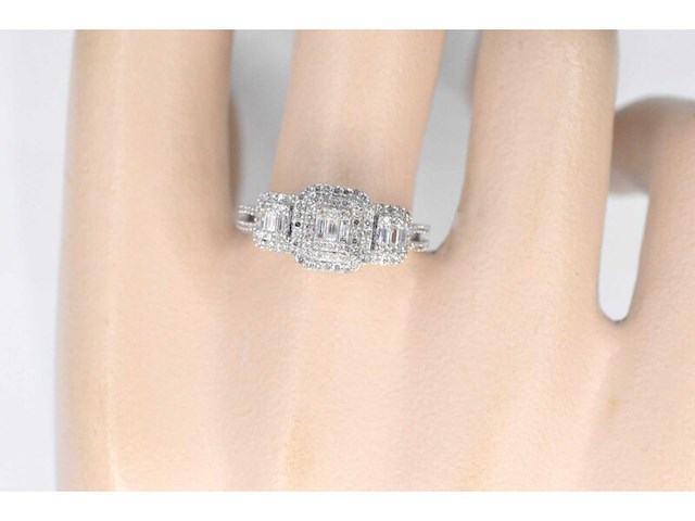 Witgouden trinity ring met diamanten - afbeelding 2 van  6