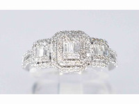 Witgouden trinity ring met diamanten - afbeelding 4 van  6