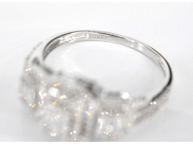 Witgouden trinity ring met diamanten - afbeelding 6 van  6