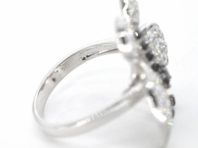 Witgouden vlinder ring met diamanten en zwarte diamanten - afbeelding 2 van  12