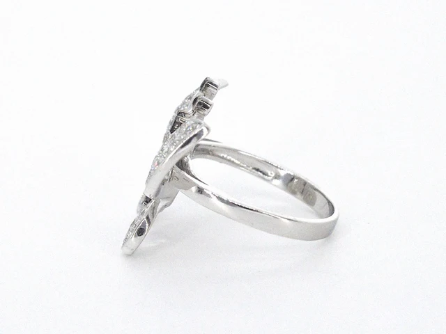 Witgouden vlinder ring met diamanten en zwarte diamanten - afbeelding 8 van  12