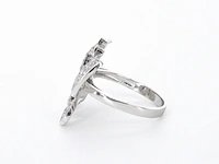 Witgouden vlinder ring met diamanten en zwarte diamanten - afbeelding 8 van  12