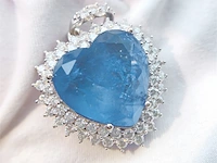 Witte hanger met een grote saffier blauw gekleurde hartvorm edelsteen en witte briljanten excl. ketting - afbeelding 4 van  10