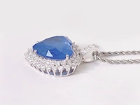 Witte hanger met een grote saffier blauw gekleurde hartvorm edelsteen en witte briljanten excl. ketting - afbeelding 7 van  10