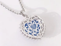 Witte hanger met een grote saffier blauw gekleurde hartvorm edelsteen en witte briljanten excl. ketting - afbeelding 8 van  10
