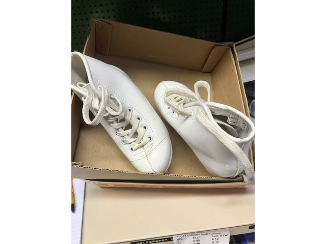 Witte kinderschaats vierkante doos maat 30 - afbeelding 4 van  5