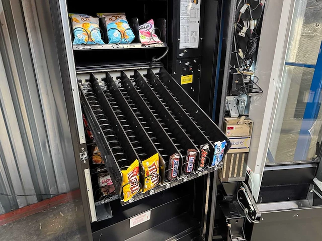 Wittern - snackmart 3168a - snoepautomaat - vending machine - afbeelding 7 van  9