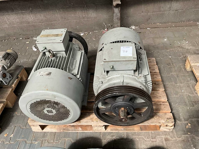 Wolf elektromotor (2x) - afbeelding 1 van  5
