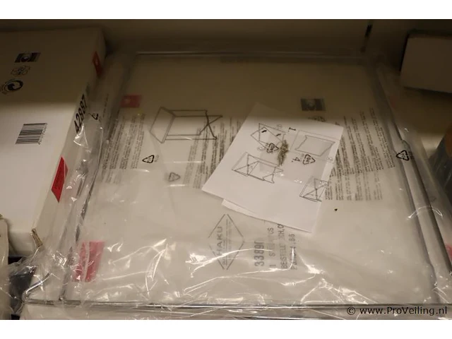 Woondecoratie bestaande uit o.a. kapstok met spiegel & bijzettafel - afbeelding 3 van  4