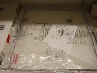 Woondecoratie bestaande uit o.a. kapstok met spiegel & bijzettafel - afbeelding 3 van  4