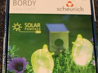 Woondecoratie bestaande uit o.a. solar tuinverlichting, fotolijst & dennenappels - afbeelding 5 van  5