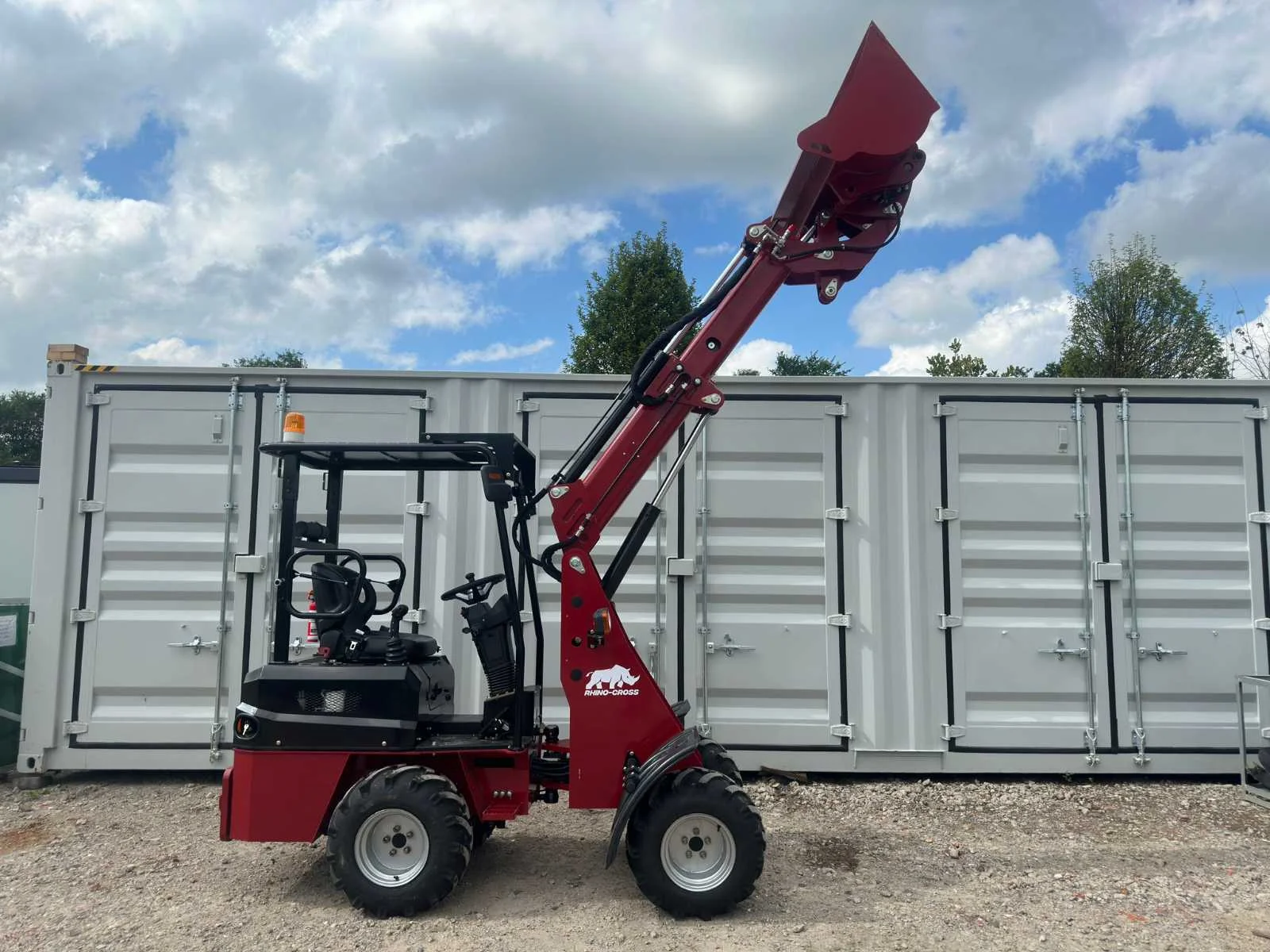 Woonunits, shovels, tuinmachines, toegangspoorten en gereedschappen