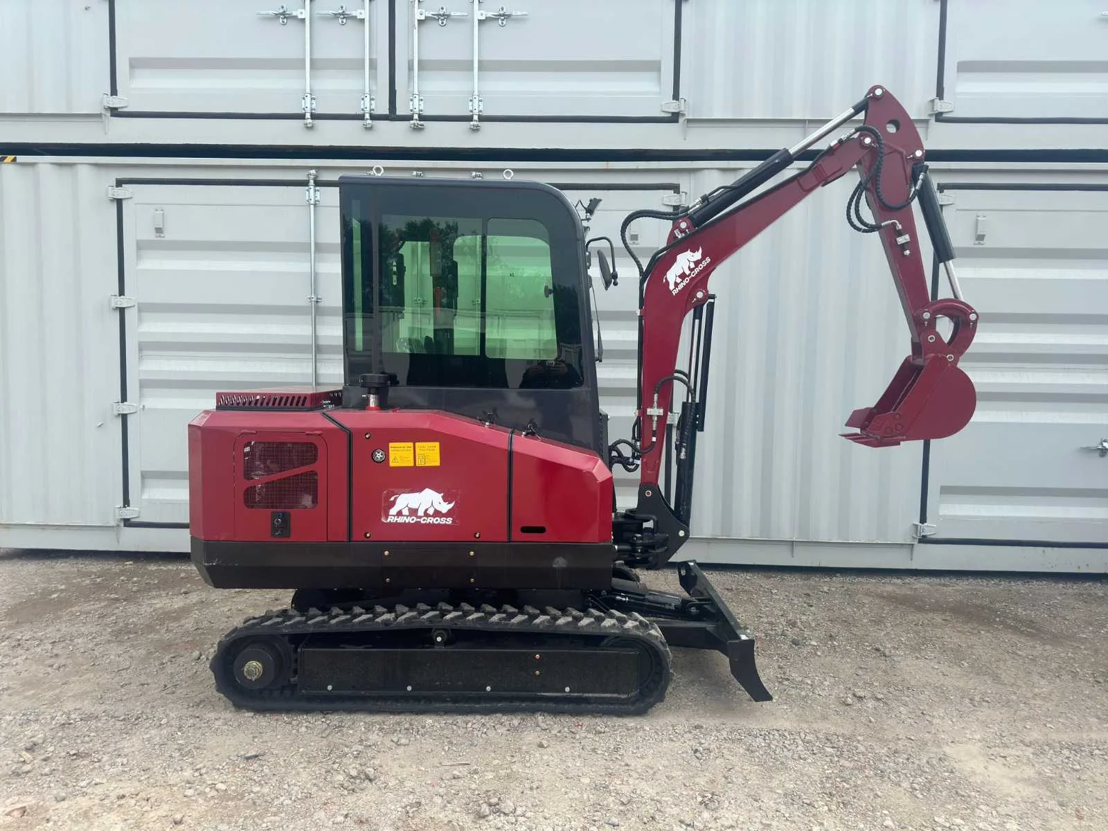 Woonunits, wielladers, generatoren, tuinmachines en gereedschappen