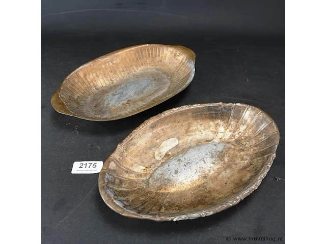 Wordt poetsen, maar dan zijn dit weer mooie verzilverde schalen - afbeelding 2 van  5