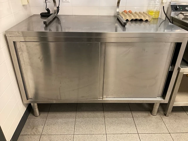 Working tables - afbeelding 1 van  1
