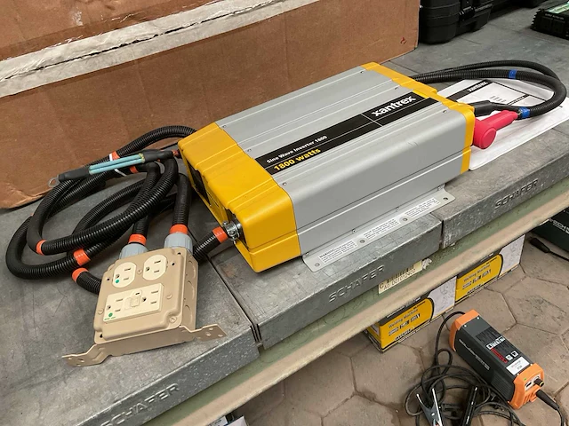 Xantrex 1800 sine wave inverter - afbeelding 1 van  6