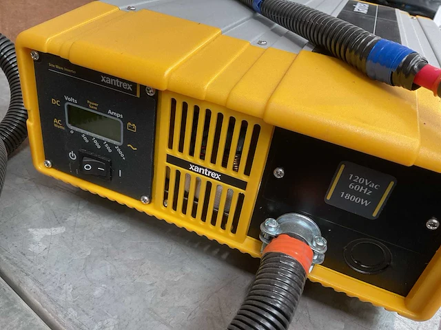 Xantrex 1800 sine wave inverter - afbeelding 5 van  6